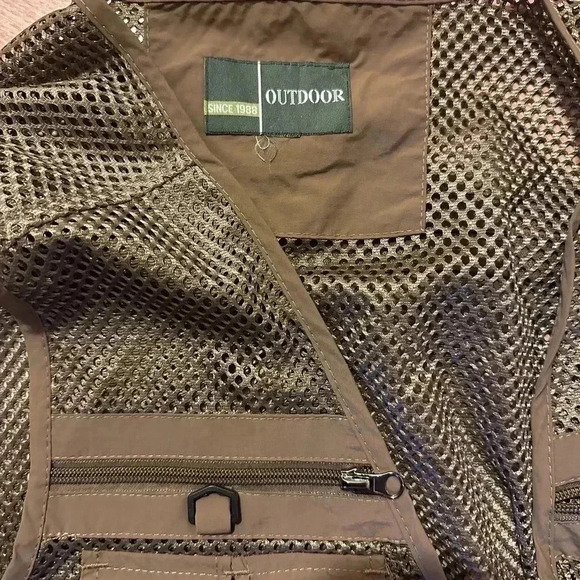 Men’s Large Brown Fishing Netted Zip Up Visit - Picture 7 of 8